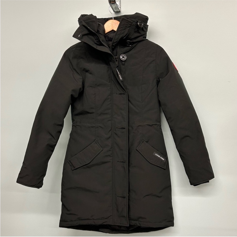 Small Canada Goose Rossclair Parka. Keeps you warm and protected!